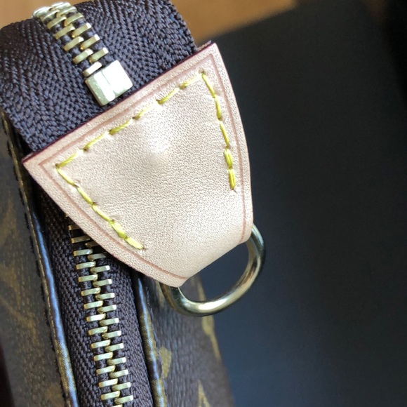 AUTHENTIC 🌸🌸 Pochette Accessory 🌸🌸 with Louis Vuitton Crossbody Strap - Picture 8 of 16